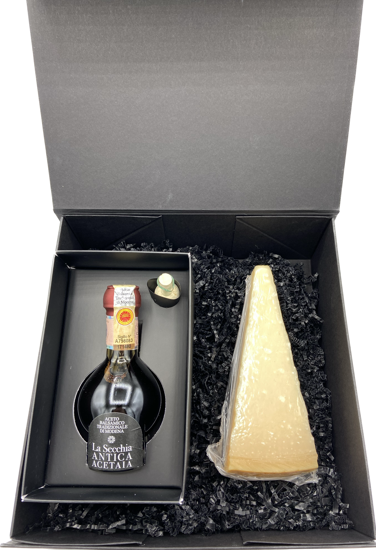 Box 3 - Refined Traditional Balsamic Vinegar of Modena PDO and Parmigiano Reggiano 